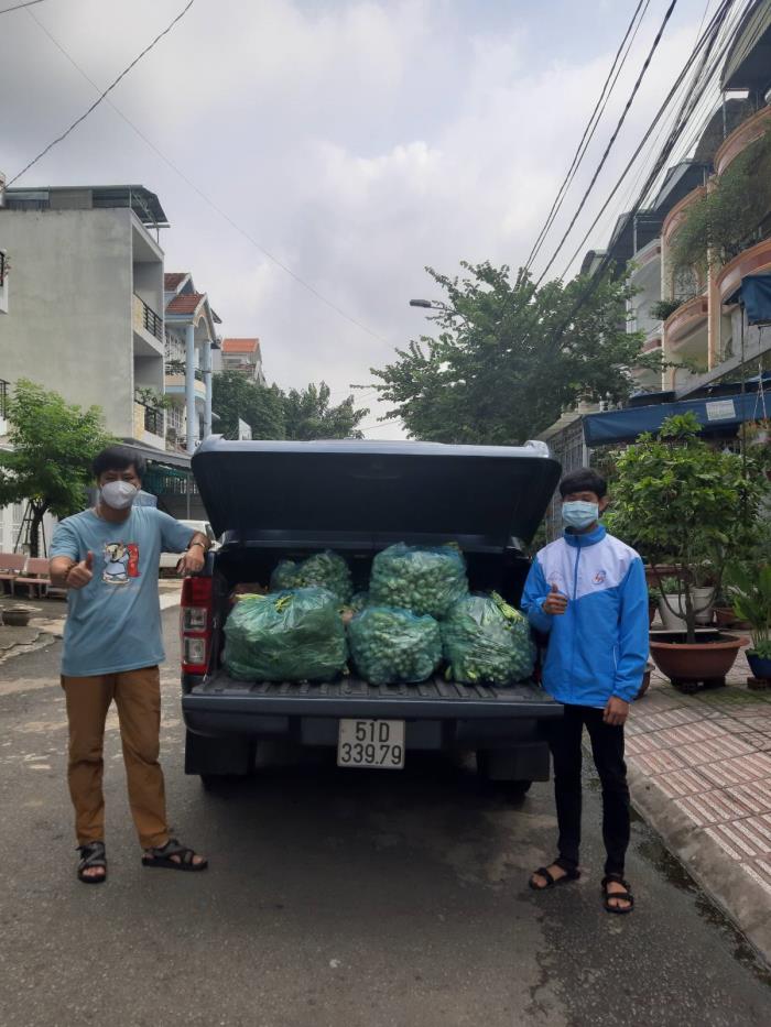 Tặng rau cho người dân ở P.Phước Long A và các UBND phường Phước Bình, Phước Long B (ngày 29/08/2021)